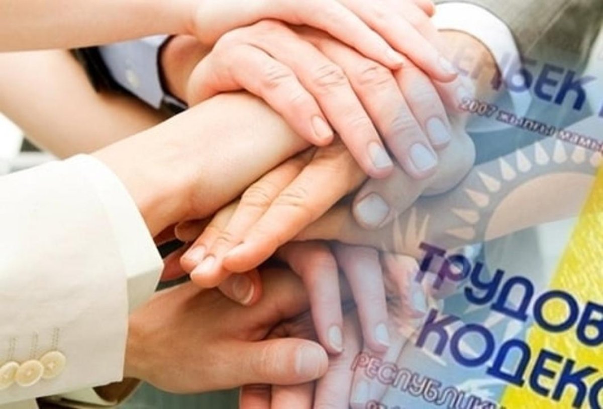 әртүрлі бұрыштардан жалаңаш әйелдер