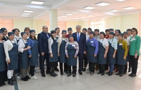 Касым-Жомарт Токаев посетил Жетысускую швейную фабрику «Айсұлу»