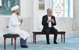Президент посетил мечеть Хазрет Султан