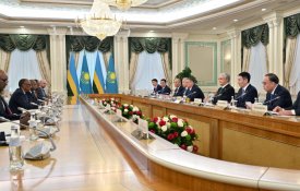 Глава государства провел встречу с Президентом Руанды Полем Кагаме в расширенном формате