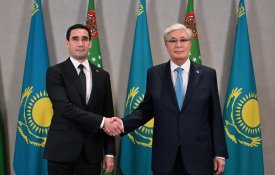 Глава государства провел встречу с Президентом Туркменистана Сердаром Бердымухамедовым