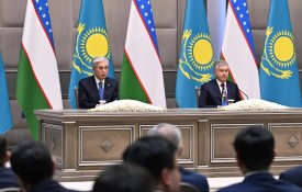 Президенты Казахстана и Узбекистана провели совместный брифинг для представителей СМИ