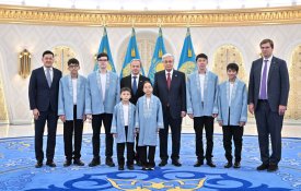 Глава государства встретился с призерами чемпионатов мира по шахматам