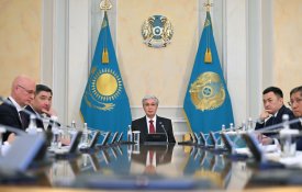 Глава государства провел совещание по развитию региональных грузовых авиахабов