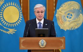 Глава государства наградил работников энергетической отрасли