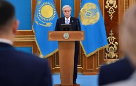 Президент Касым-Жомарт Токаев вручил ключи от квартир сотрудникам Генеральной прокуратуры, Службы государственной охраны и МВД