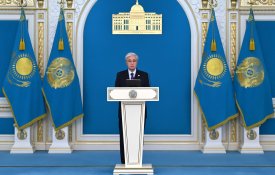 Президент вручил Государственный флаг знаменосцам олимпийской и паралимпийской команд Казахстана