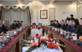 Глава государства провел переговоры с Премьер-министром Пакистана Шахбазом Шарифом