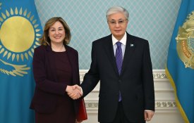 Глава государства принял посла США Джули Стаффт