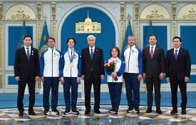 Глава государства наградил чемпиона ХХV зимних Олимпийских игр Михаила Шайдорова