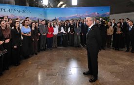 Глава государства побеседовал с молодежью, принимавшей активное участие в референдуме