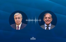 Глава государства провел телефонный разговор с Премьер-министром Пакистана Шахбазом Шарифом