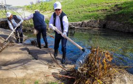 «Таза Қазақстан»: Олжас Бектенов принял участие в акции «Мөлдір бұлақ» в Туркестанской области