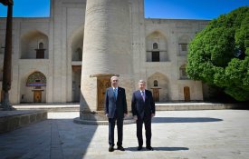 Касым-Жомарт Токаев и Шавкат Мирзиёев посетили мемориальный комплекс Бахауддина Накшбанди