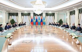 Президенты Казахстана и Монголии провели переговоры в расширенном составе