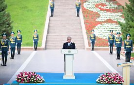 Глава государства Касым-Жомарт Токаев выступил на церемонии поднятия Государственного флага