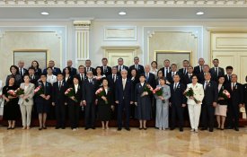 Президент вручил государственные награды ряду медицинских работников