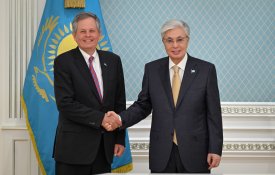 Мемлекет басшысы АҚШ Конгресінің сенаторы Стив Дэйнсті қабылдады