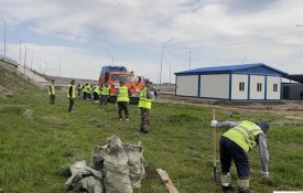 В рамках акции «Таза Қазақстан» дорожные службы продолжают озеленение и благоустройство автомобильных дорог
