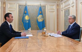 Глава государства принял акима области Улытау Есета Байкена